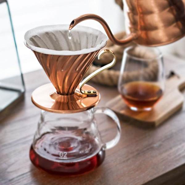 Hario V60 02 Dripper in rame per la preparazione del caffè