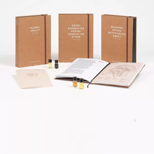 Le Nez du Café box set with 60 aromas for professional coffee tasting, ideal for Q-Graders and SCA courses.