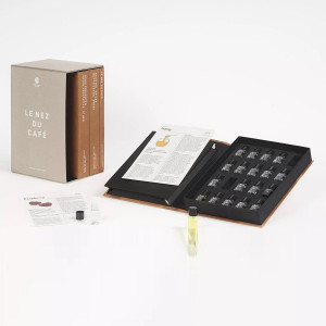 Le Nez du Café box set with 60 aromas for professional coffee tasting, ideal for Q-Graders and SCA courses.
