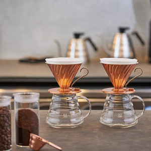 Hario V60 02 Dripper in rame per la preparazione del caffè